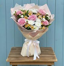 Букет цветов из:  Гвоздики, Орхидеи и Розы в Батырево