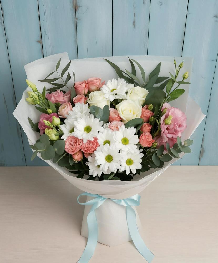 Букет нежный в Батырево Букет цветов из: Розы, Лизиантусы и Хризантемы в Батырево