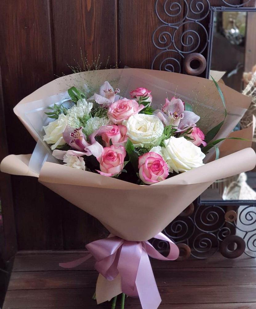 Букет цветов из: Гвоздики, Орхидеи, Розы и Хризантемы в Батырево