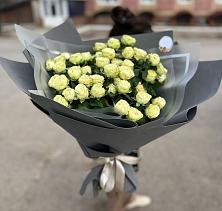 Букет Белые кустовые розы Солинеро в Батырево