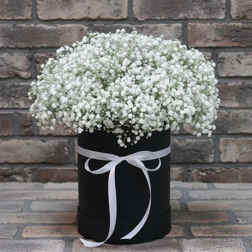 Цветочная композиция из Гипсофила в шляпной коробке в Батырево