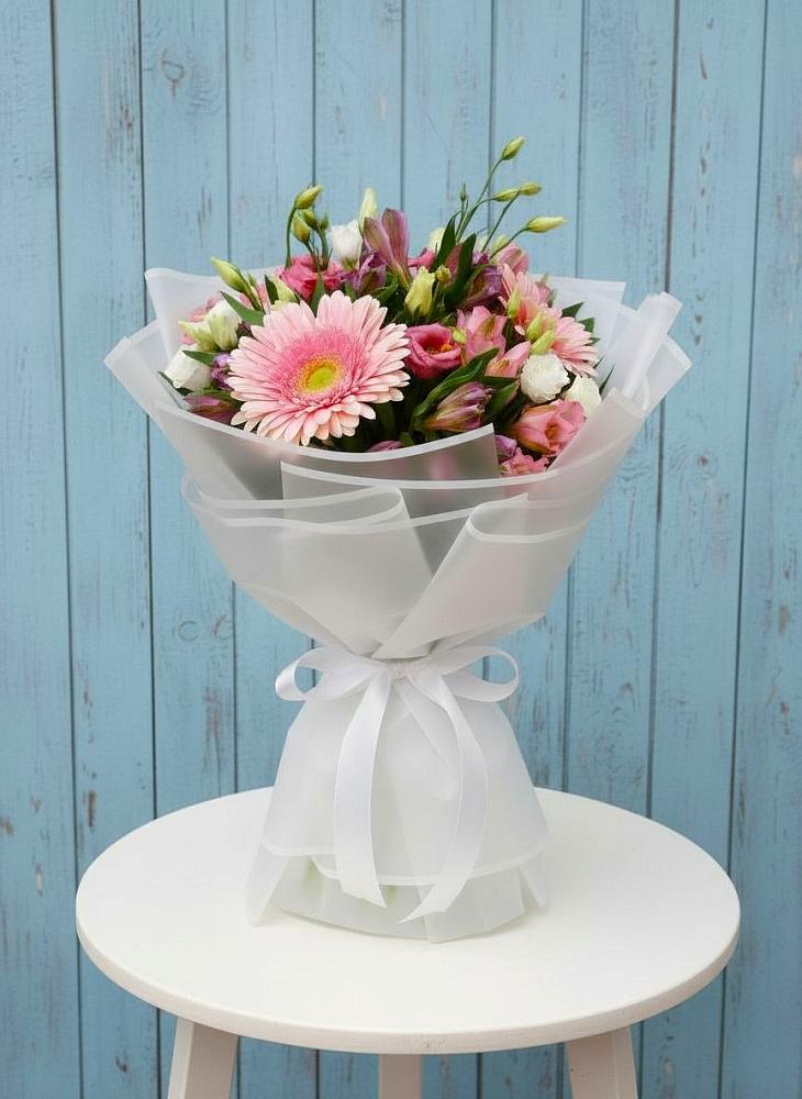 Букет цветов из: Герберы, Альстромерии и Лизиантусы в Батырево