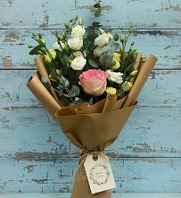 Букет нежный привет в Батырево Букет цветов из:  Розы и Лизиантусы в Батырево