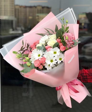 Букет цветов из: Розы, Лизиантусы и Хризантемы в Батырево